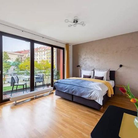 Apartment W/ Free Garage Parking Прага Экстерьер фото